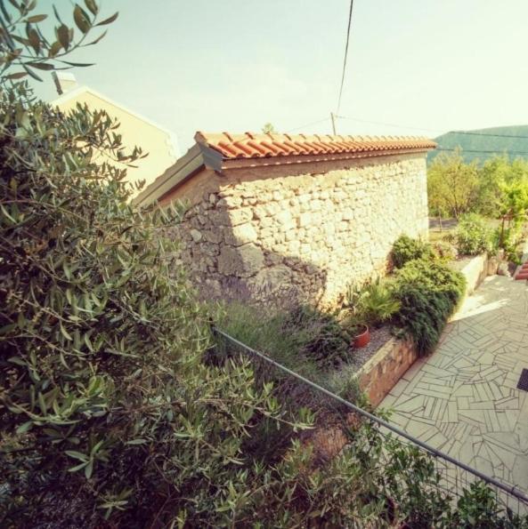 Apartman Sous Les Rochers Grižane 外观 照片